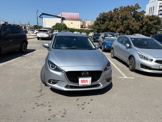 2017 Mazda Axela III Рестайлинг, серебристый, 1700000 рублей, вид 3