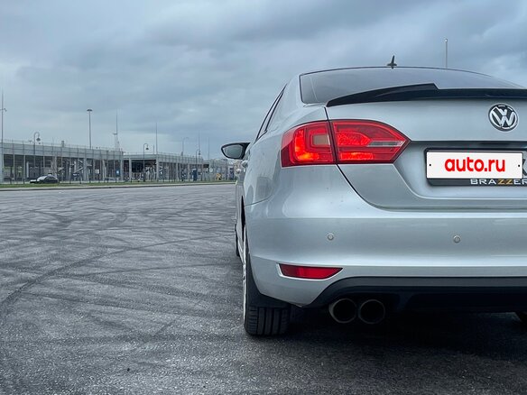 2012 Volkswagen Jetta VI, серебристый, 950000 рублей - вид 4