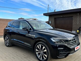 2019 Volkswagen Touareg III, чёрный, 4850000 рублей, вид 3