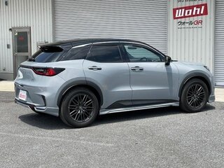2023 Lexus LBX, серебристый, 3000000 рублей, вид 4