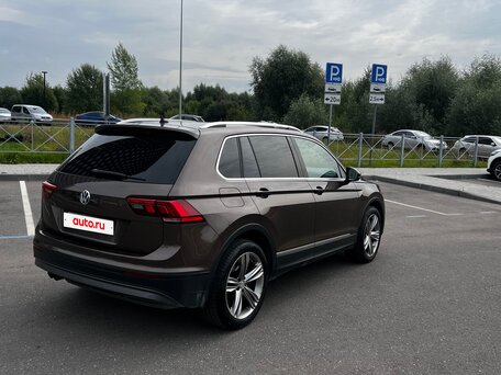 2017 Volkswagen Tiguan II, коричневый, 2799000 рублей, вид 4