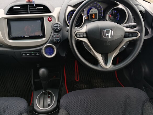 2011 Honda Fit Hybrid II, серый, 850000 рублей - вид 7