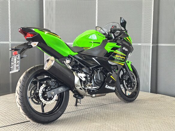 2025 Kawasaki Ninja 400, зелёный, 677000 рублей - вид 7
