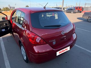 2013 Nissan Tiida I Рестайлинг, красный, 990000 рублей, вид 3