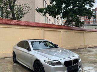 2012 BMW 5 серии 528i VI (F10/F11/F07), серебристый, 1560000 рублей, вид 2