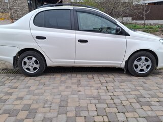 2005 Toyota Echo, белый, 400000 рублей, вид 2