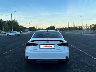 2018 Lexus IS 300 III Рестайлинг, белый, 2499999 рублей, вид 4