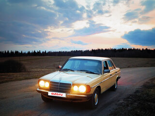 1980 Mercedes-Benz W123 200 4-speed, жёлтый, 550000 рублей, вид 1
