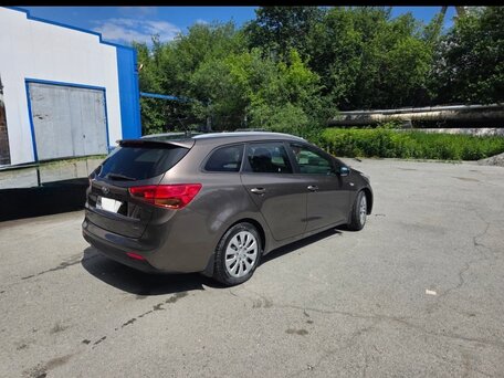 2017 Kia Ceed II Рестайлинг, коричневый, 948000 рублей, вид 3