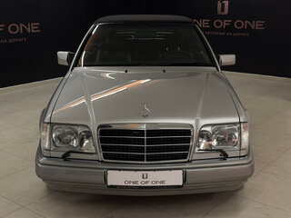 1993 Mercedes-Benz E-Класс 320 4-speed I (W124), серебристый, 6200000 рублей, вид 3