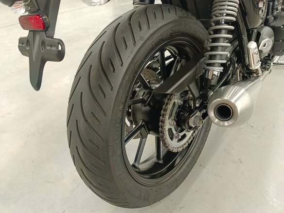 2023 Triumph Speed Twin, чёрный, 930000 рублей - вид 12