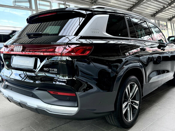 2023 Audi Q6 50 TFSI, чёрный, 6900000 рублей - вид 5
