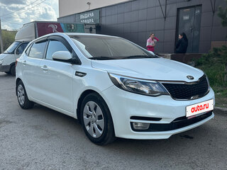 2015 Kia Rio III Рестайлинг, белый, 980000 рублей, вид 3