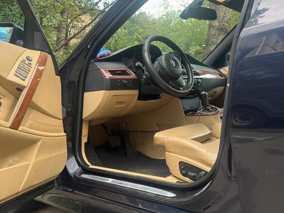 2005 BMW 5 серии 530xi V (E60/E61), чёрный, 1070000 рублей - вид 16