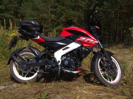 2021 Bajaj Pulsar NS 200, красный, 175000 рублей, вид 1