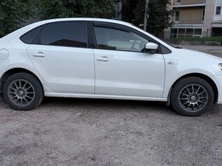 2015 Volkswagen Polo V Рестайлинг, белый, 850000 рублей, вид 3