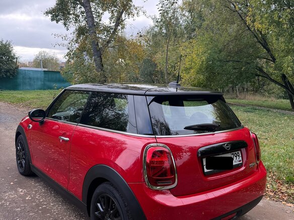2020 Mini Hatch Cooper III (F55/F56) Рестайлинг, красный, 3500000 рублей - вид 5