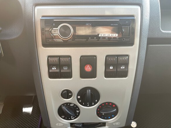 2005 Renault Logan I, зелёный - вид 10
