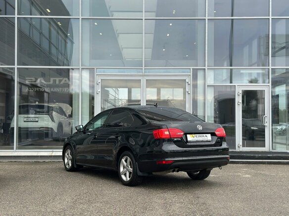 2012 Volkswagen Jetta VI, чёрный - вид 4