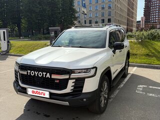 2022 Toyota Land Cruiser 300 Series, белый, 12500000 рублей, вид 3