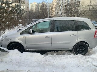 2013 Opel Zafira B Рестайлинг, серебристый, 700000 рублей, вид 2