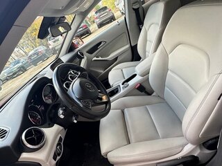 2017 Mercedes-Benz CLA 200 I (C117, X117) Рестайлинг, красный, 1845000 рублей, вид 4