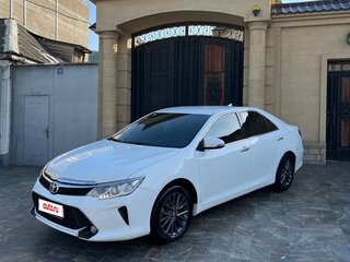 2014 Toyota Camry VII (XV50) Рестайлинг, белый, 1670000 рублей, вид 4