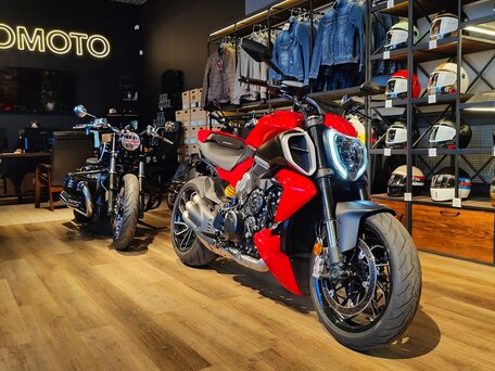 2023 Ducati Diavel V4, красный, 2350000 рублей, вид 2
