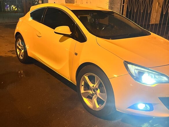 2012 Opel Astra GTC J Рестайлинг, жёлтый, 900000 рублей - вид 10