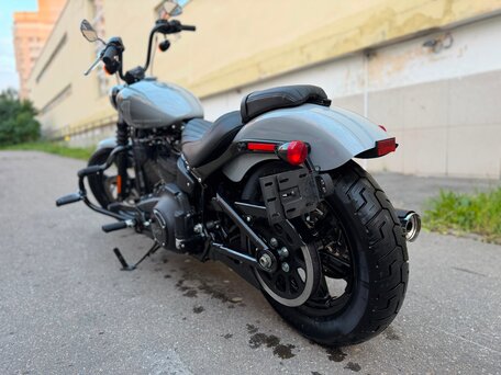 2024 Harley-Davidson Street Bob, серый, 1290000 рублей, вид 4