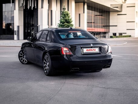 2022 Rolls-Royce Ghost Black Badge II (Series I), чёрный, 32490000 рублей, вид 4
