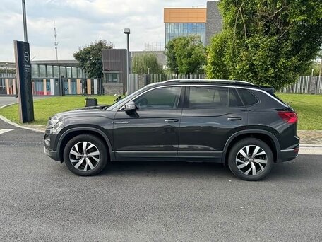 2020 Volkswagen Tayron I, серый, 1790000 рублей, вид 3