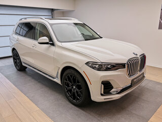 2021 BMW X7 40i I (G07), белый, 9390000 рублей, вид 3