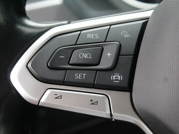 2021 Volkswagen Tiguan II Рестайлинг, синий, 2720000 рублей - вид 8