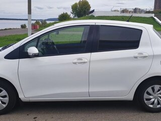2019 Toyota Vitz III (XP130) Рестайлинг 2, белый, 905000 рублей, вид 3