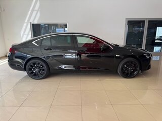 2022 Opel Insignia II Рестайлинг, чёрный, 2630000 рублей, вид 3