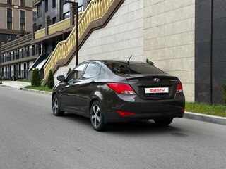 2015 Hyundai Solaris I Рестайлинг, коричневый, 815000 рублей, вид 3