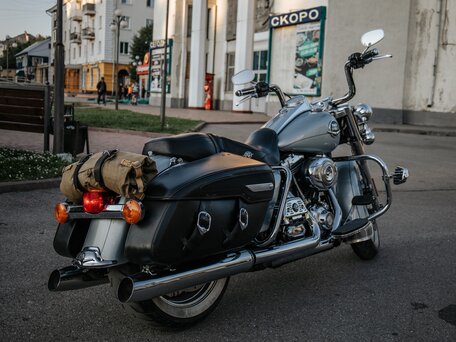 2010 Harley-Davidson Road King, серебристый, 890000 рублей, вид 1