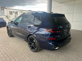 2025 BMW X7 40d I (G07) Рестайлинг, синий, 17890000 рублей, вид 4