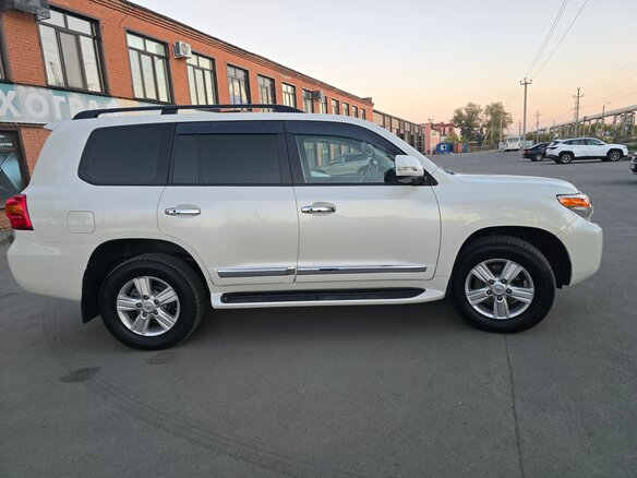 2015 Toyota Land Cruiser 200 Series Рестайлинг 1, белый - вид 18