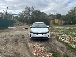 2021 Kia Rio IV Рестайлинг, белый, 1780000 рублей, вид 2