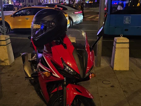 2018 Honda CBR 400R, красный, 620000 рублей, вид 3