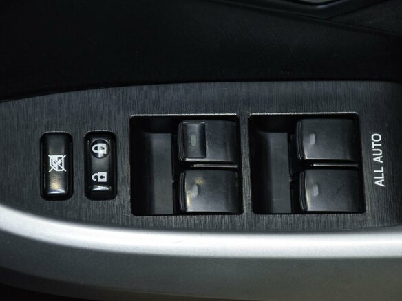 2013 Toyota Prius III Рестайлинг (XW30), фиолетовый - вид 24