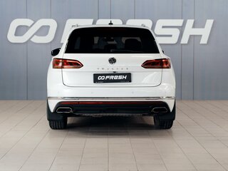 2019 Volkswagen Touareg III, белый, 4390000 рублей, вид 4