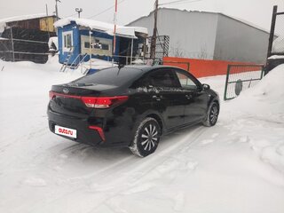 2018 Kia Rio IV, чёрный, 1050000 рублей, вид 3