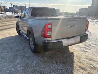 2018 Toyota Hilux VIII, серебристый, 2710000 рублей, вид 2