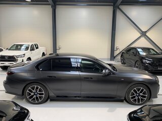 2026 BMW i7 xDrive60 I (G70), серый, 24600000 рублей, вид 4