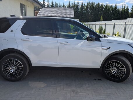 2019 Land Rover Discovery Sport I, белый, 2800000 рублей, вид 4