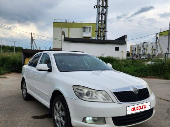 2012 Skoda Octavia II (A5) Рестайлинг, белый, 750000 рублей - вид 2