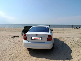2010 Ford Focus II Рестайлинг, белый, 700000 рублей, вид 3